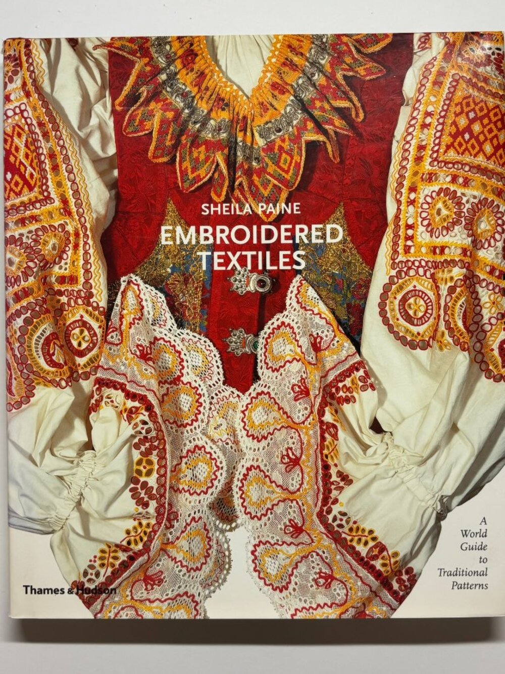INTERNATIONAL embroidery resource Embroidered Textiles by Sheila Paine
